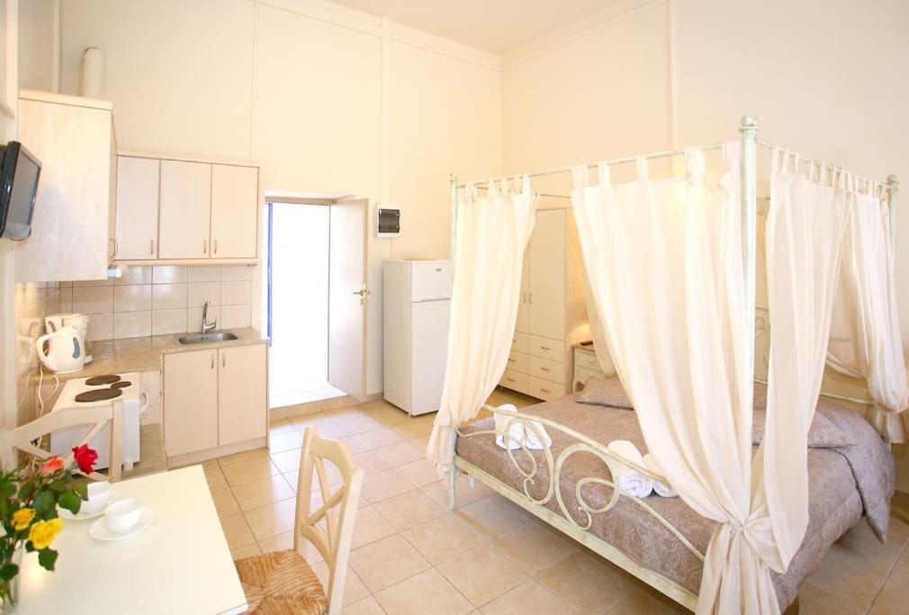 On The Beach Apartments Hora Sfakion Exterior photo